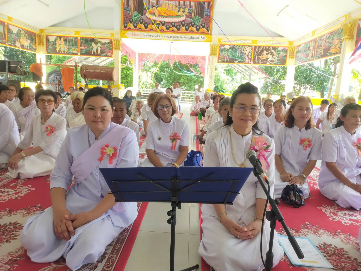 ภาพร่วมพิธีกรรมวัดผือฮี