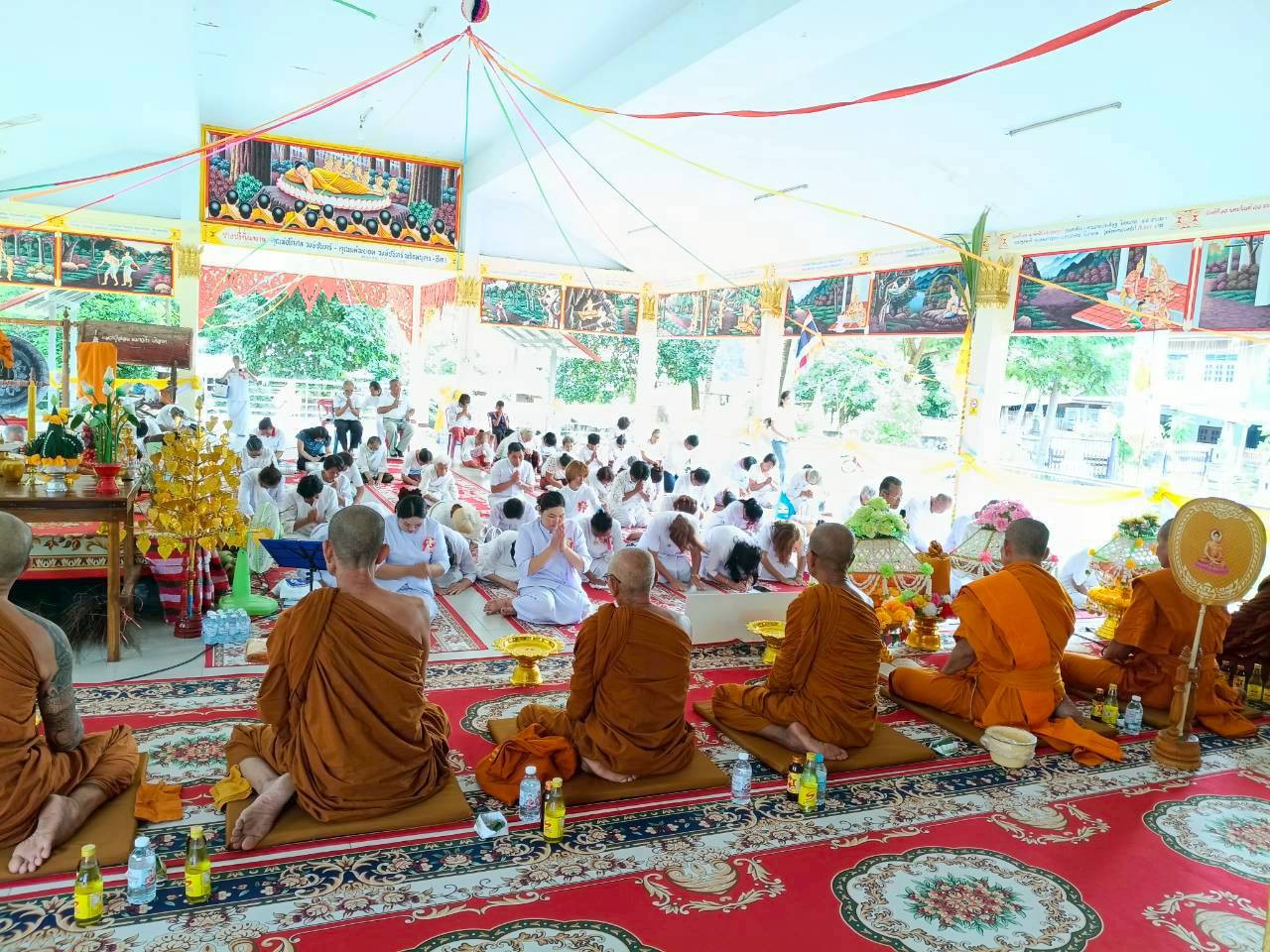 ภาพร่วมพิธีกรรมวัดผือฮี