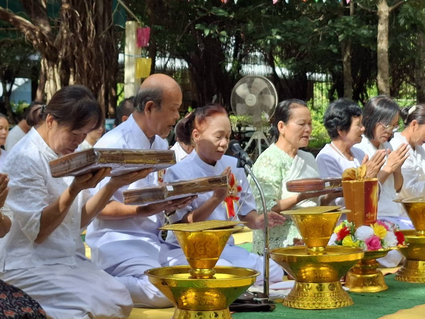 ภาพกล่าวคำถวายกฐินศูนย์ปฏิบัติธรรมหนองขุมปูน