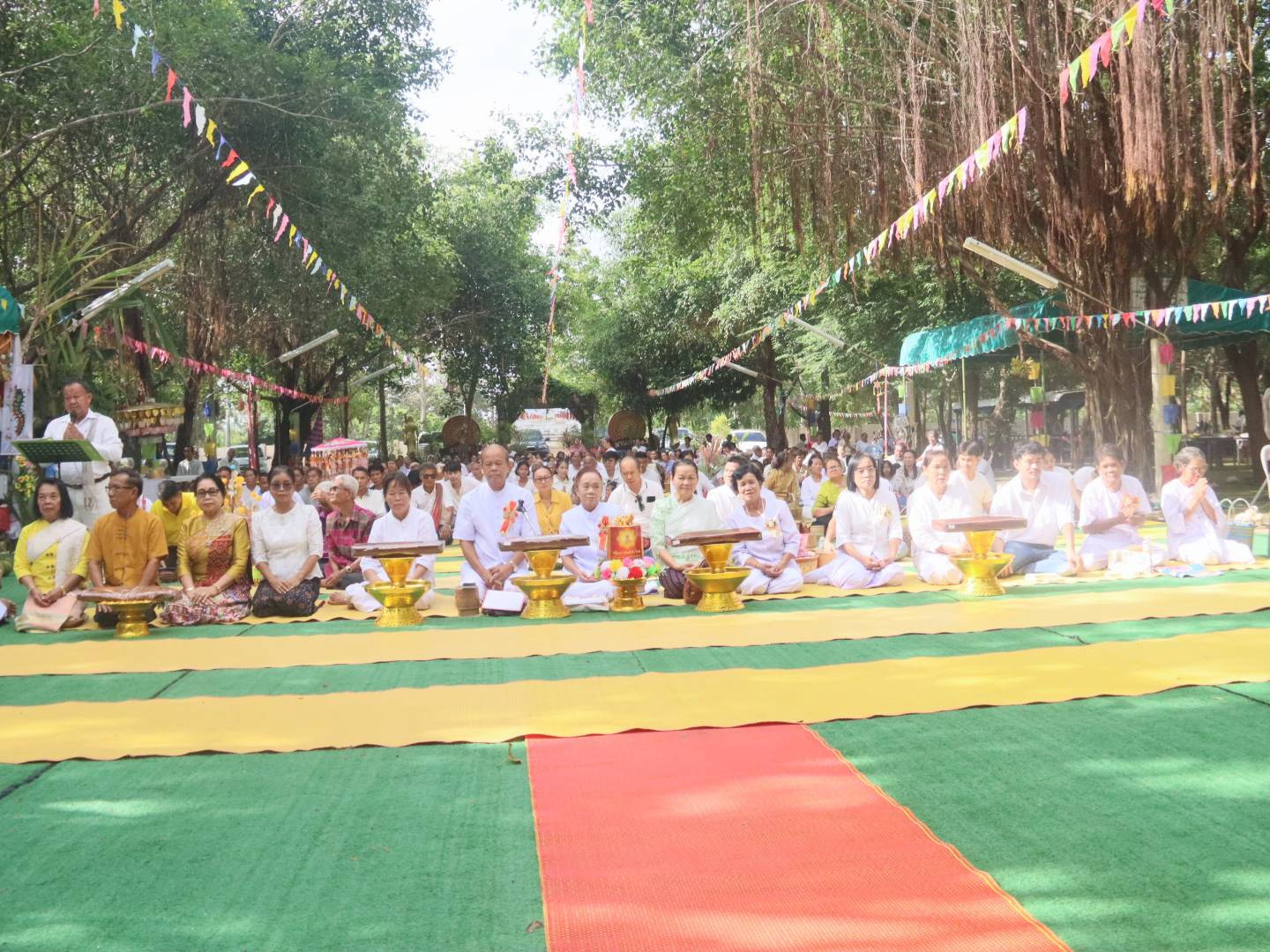 ภาพร่วมพิธีกรรมศูนย์ปฏิบัติธรรมหนองขุมปูน