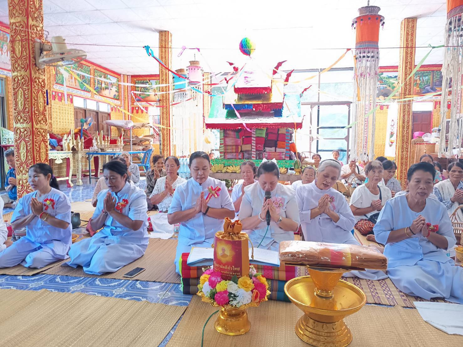 ภาพร่วมพิธีกรรมวัดบ้านโนนโพธิ์