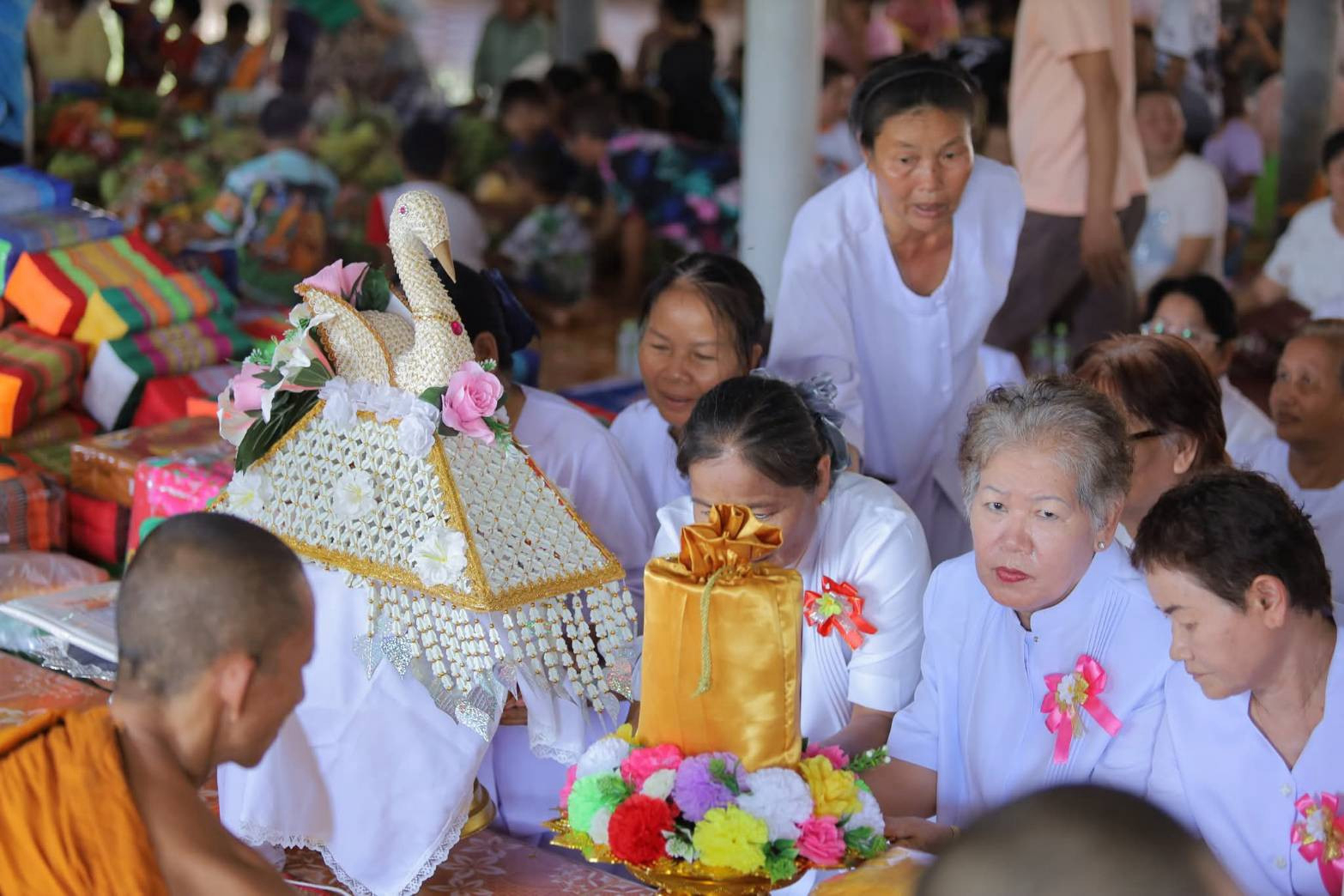 ภาพการถวายปัจจัยวัดโคกสำราญ