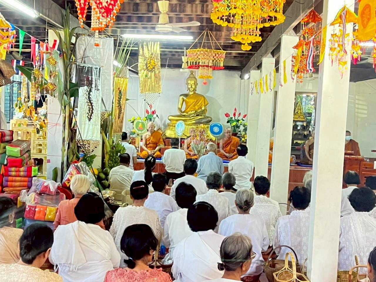 ภาพร่วมพิธีกรรมวัดสว่างอารมณ์