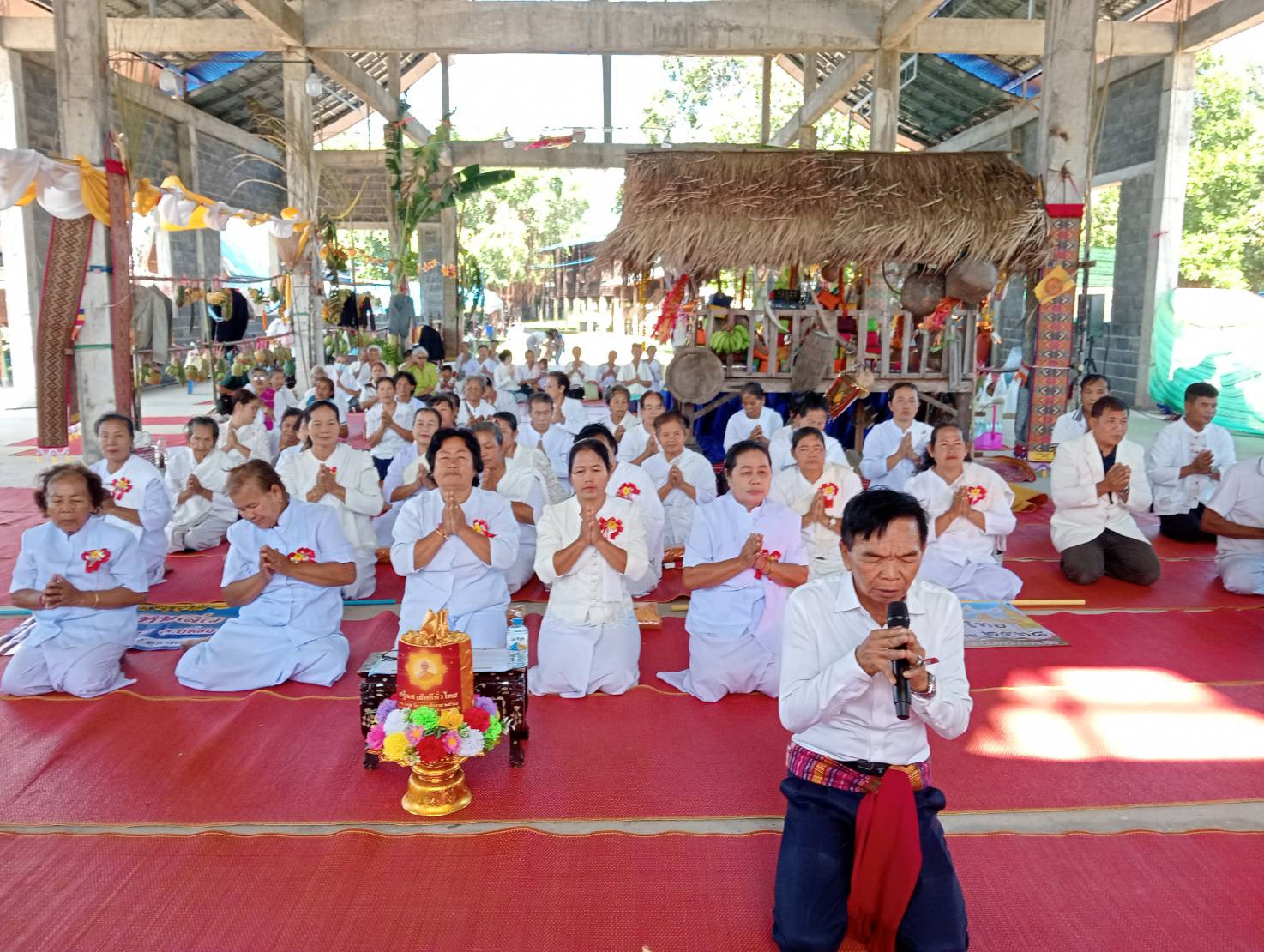 ภาพร่วมพิธีกรรมวัดบ้านหินสิ่ว