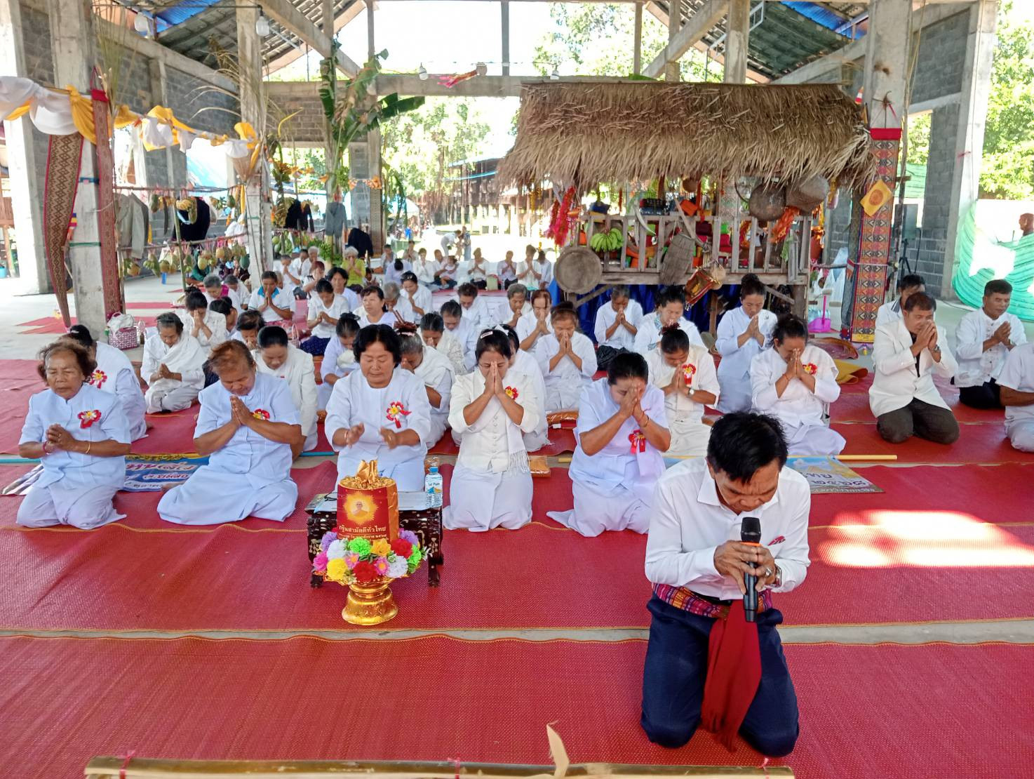 ภาพร่วมพิธีกรรมวัดบ้านหินสิ่ว