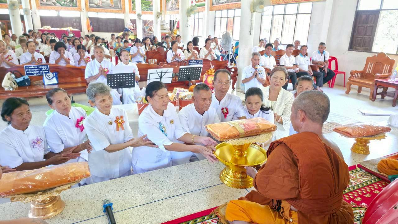 ภาพร่วมพิธีกรรมวัดธาตุทอง