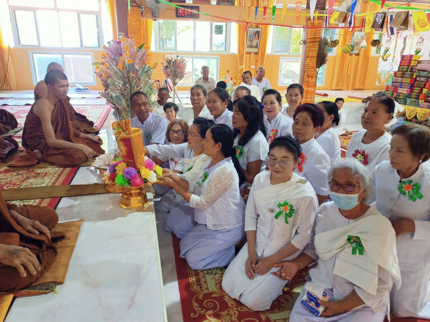 ภาพการถวายปัจจัยวัดเทพรังษี