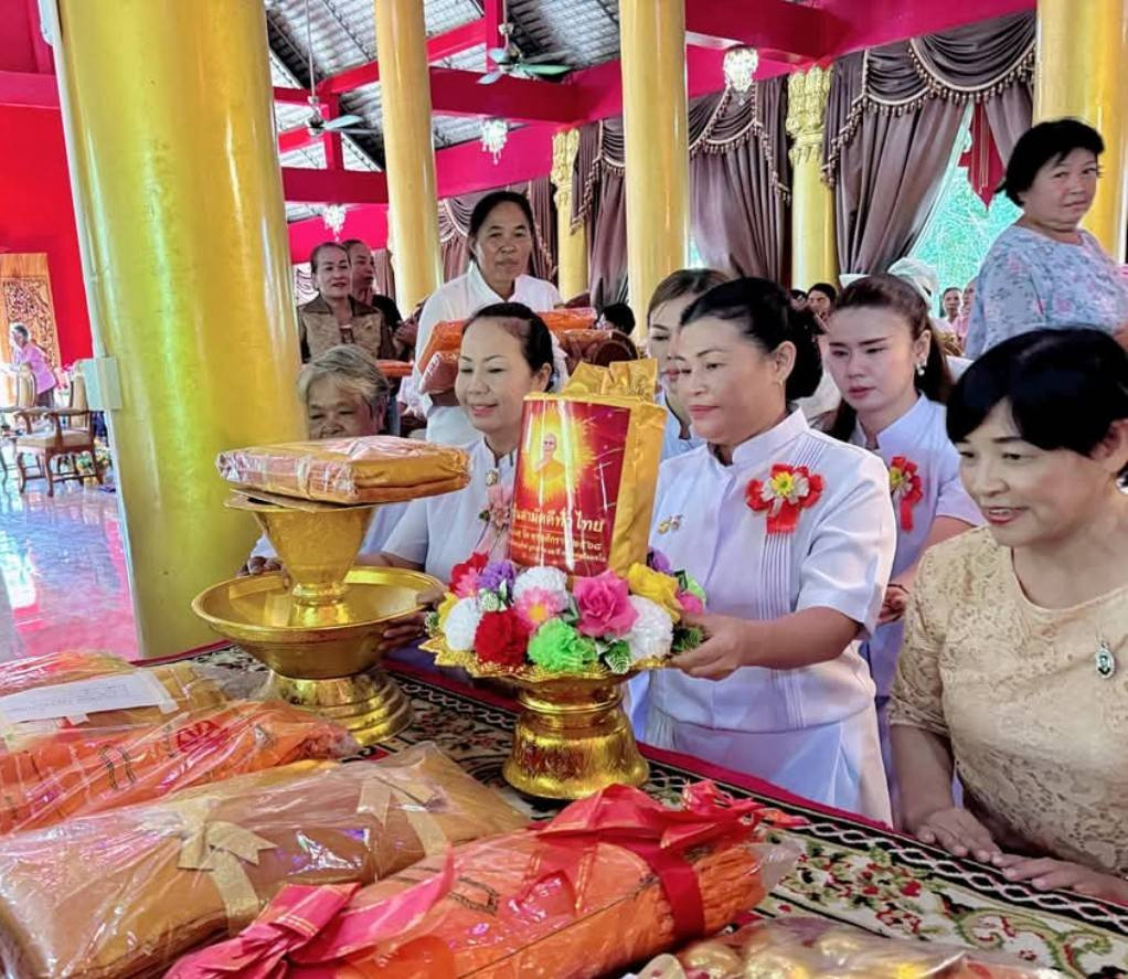 ภาพการถวายปัจจัยวัดบ้านโพนงอย