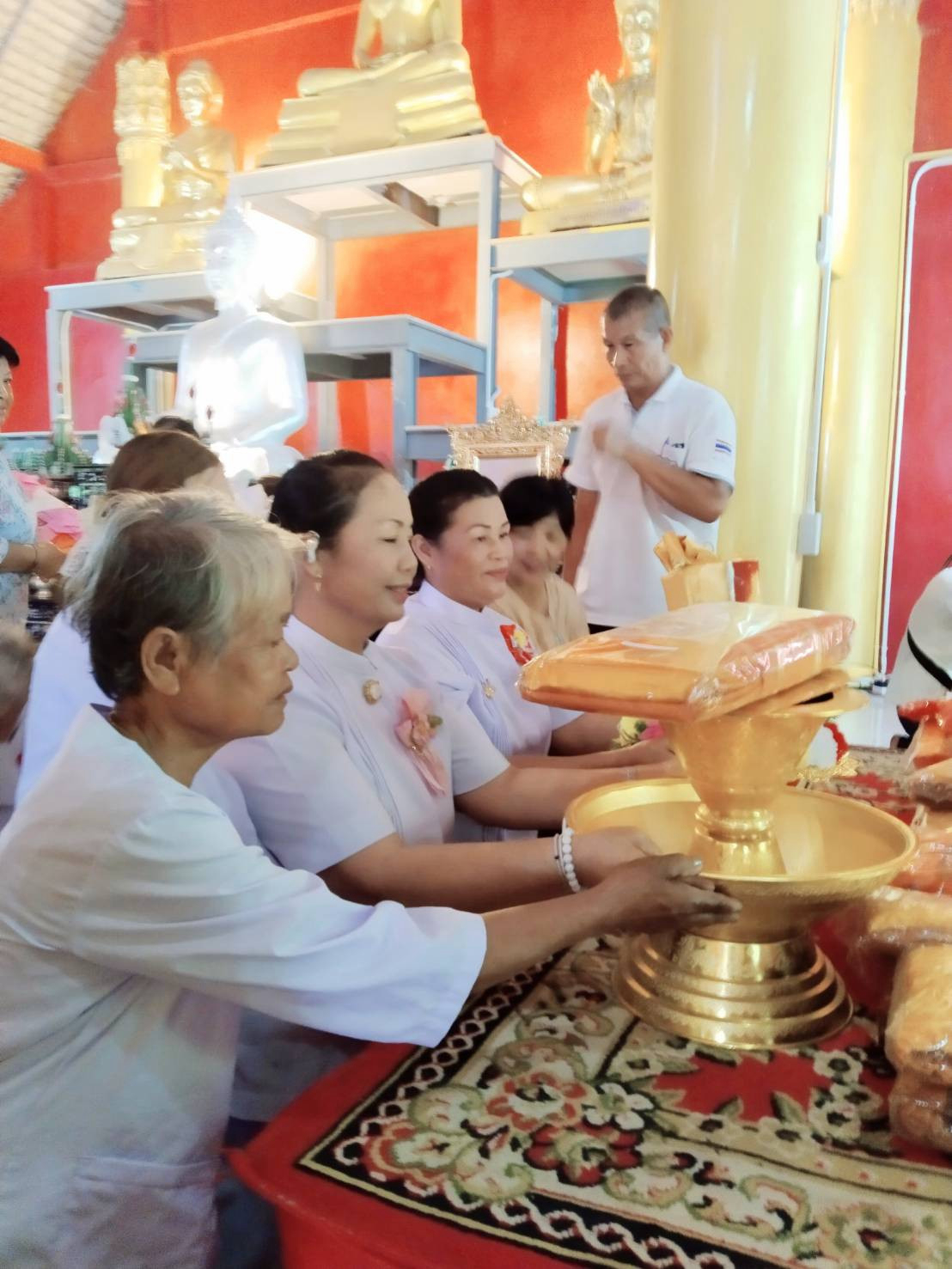 ภาพร่วมพิธีกรรมวัดบ้านโพนงอย