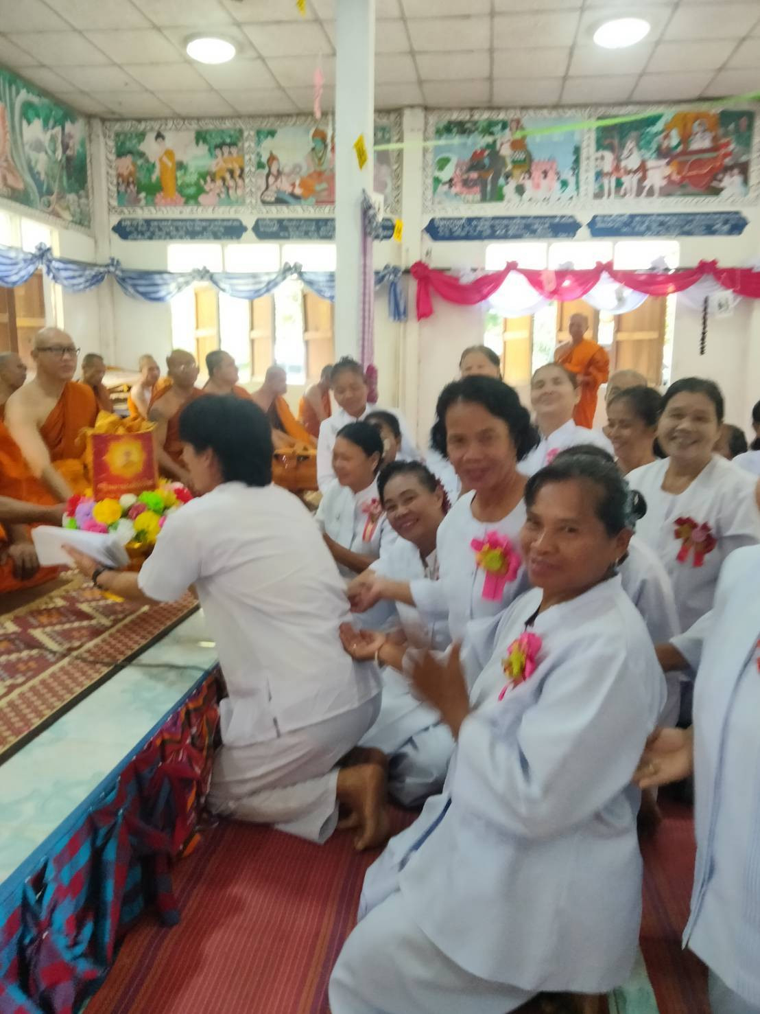 ภาพการถวายปัจจัยวัดบ้านหนองบึง