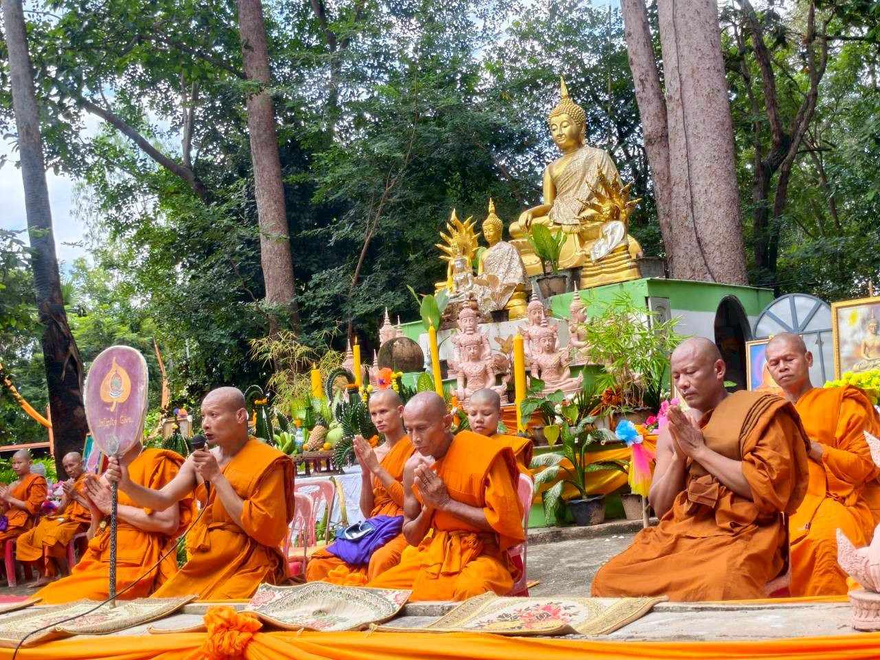 ภาพร่วมพิธีกรรมที่พักสงฆ์ แสงแก้ววิถีวิมุติ