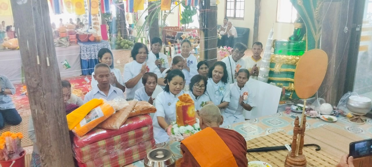 ภาพการถวายปัจจัยที่พักสงฆ์บ้านจำปานวง-โนนจำปา