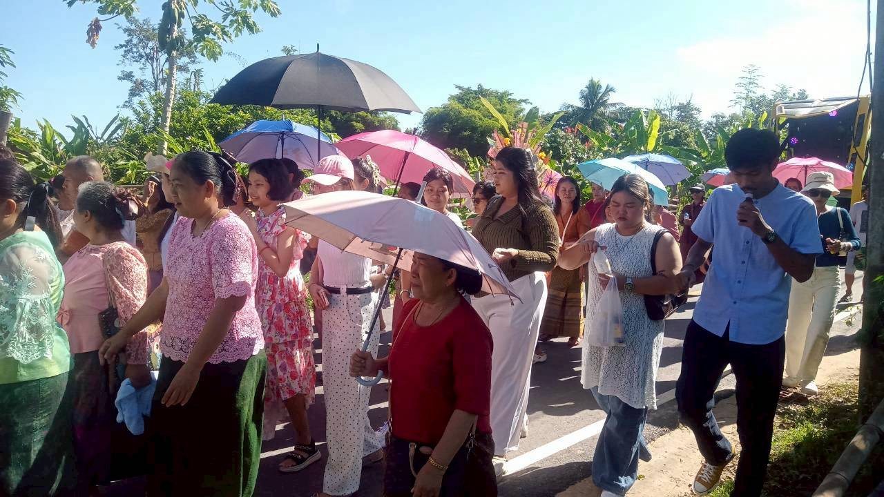 ภาพร่วมพิธีกรรมวัดดงบัง