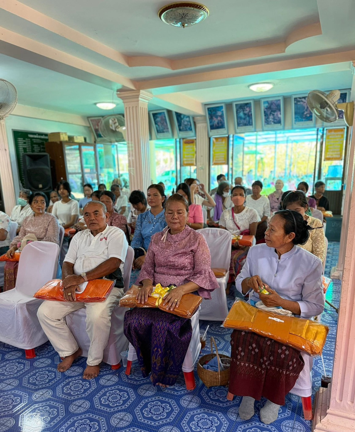 ภาพร่วมพิธีกรรมวัดหนองหญ้าปล้อง