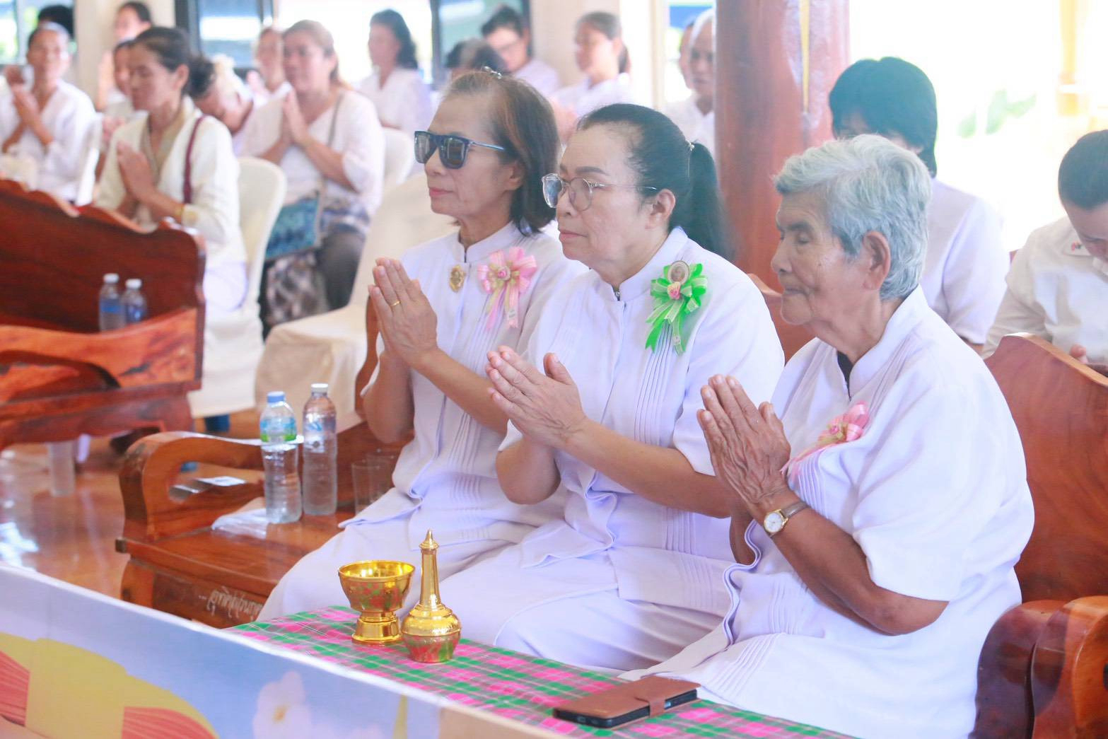 ภาพร่วมพิธีกรรมวัดบ้านค้อ