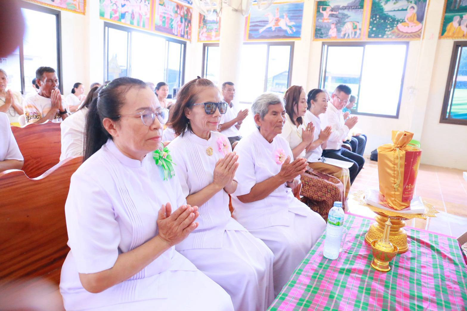 ภาพร่วมพิธีกรรมวัดบ้านค้อ