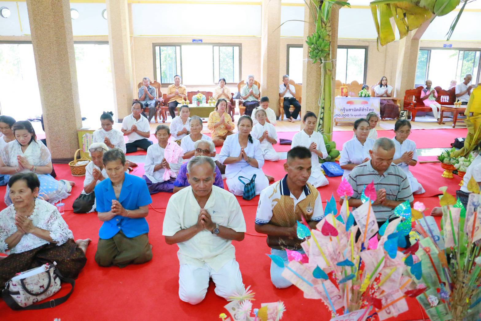 ภาพร่วมพิธีกรรมวัดป่าเนรัญชรา