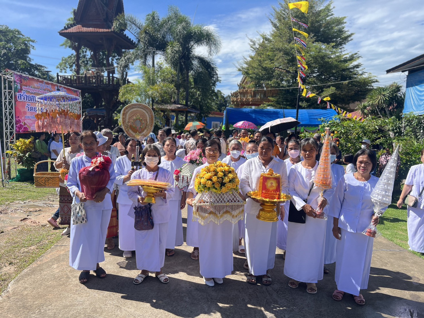 ภาพร่วมขบวนกฐินวัดยางกุด