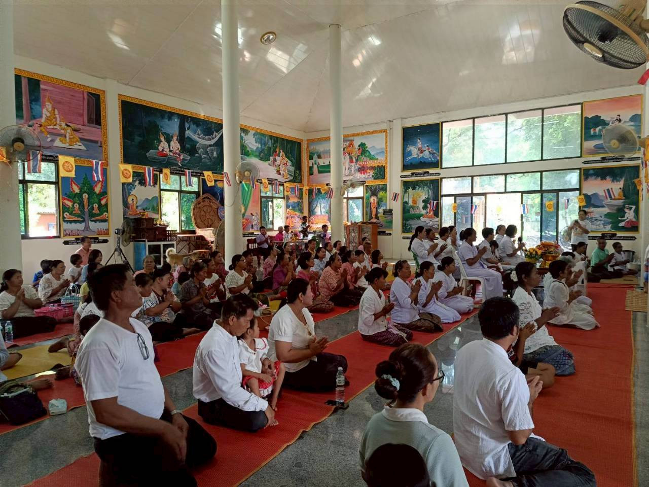 ภาพร่วมพิธีกรรมวัดหนองกระแซง