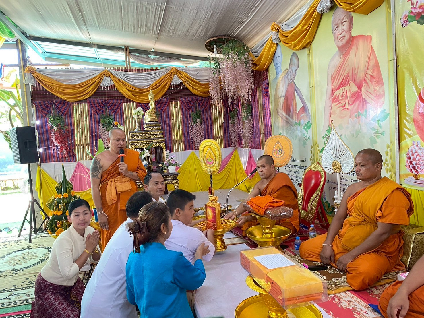 ภาพการถวายปัจจัยวัดปรางค์กู่