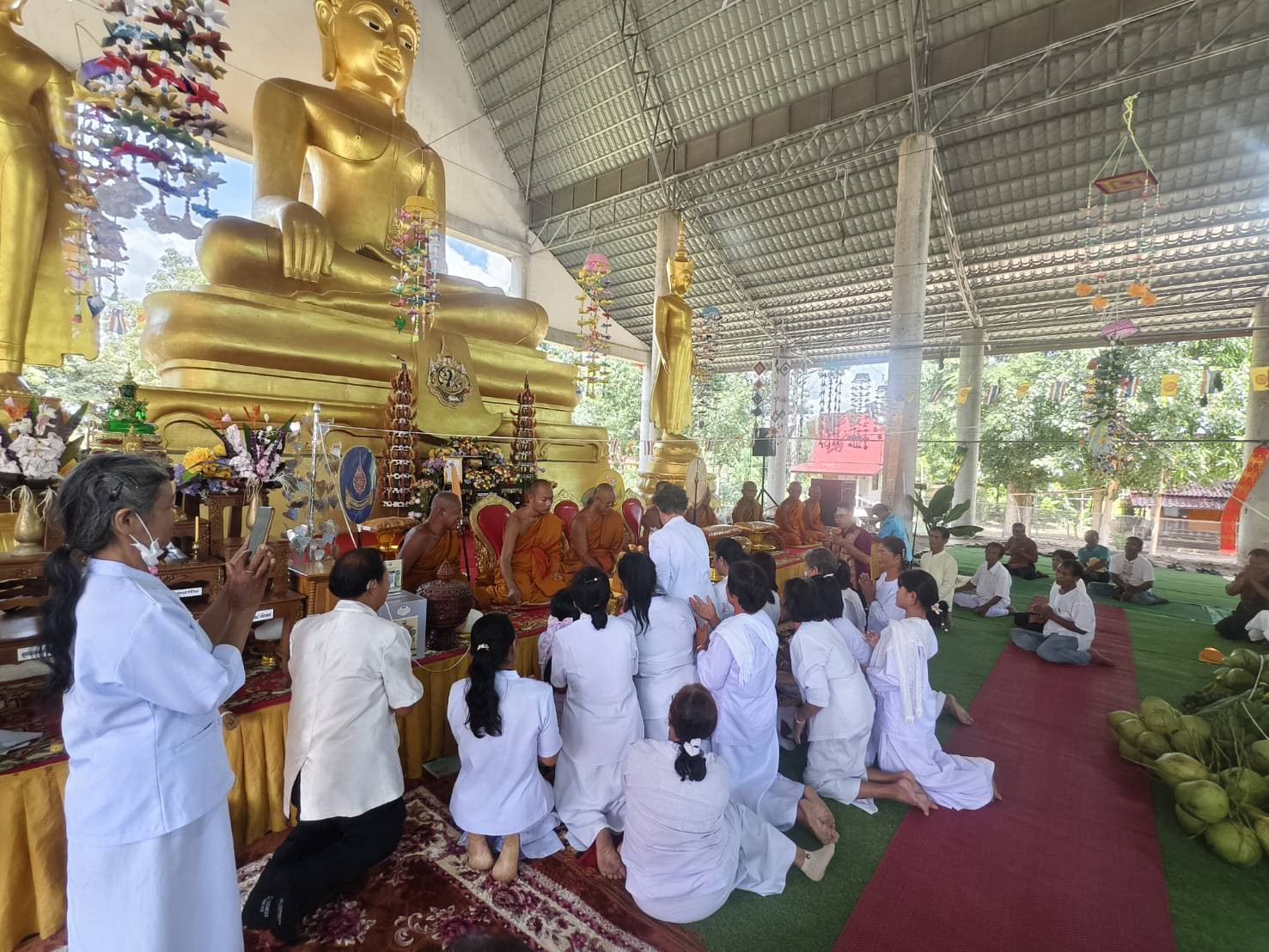 ภาพร่วมพิธีกรรมวัดหนองหิน