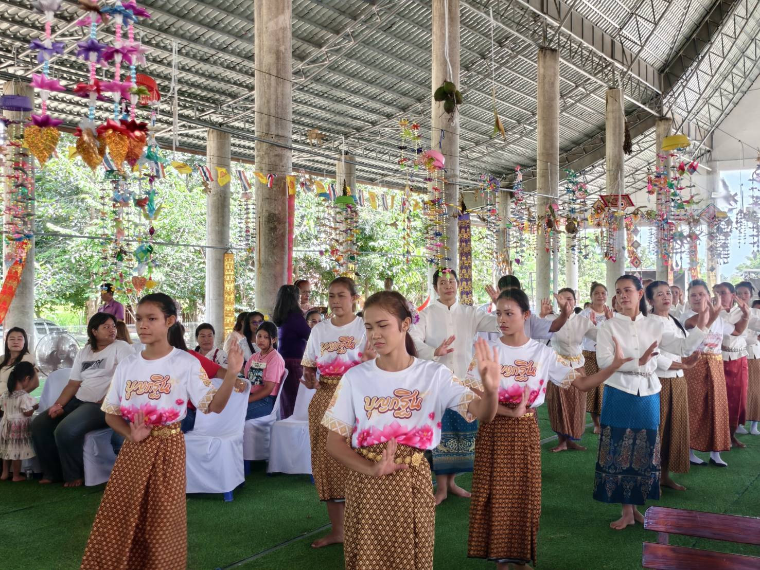 ภาพร่วมพิธีกรรมวัดหนองหิน
