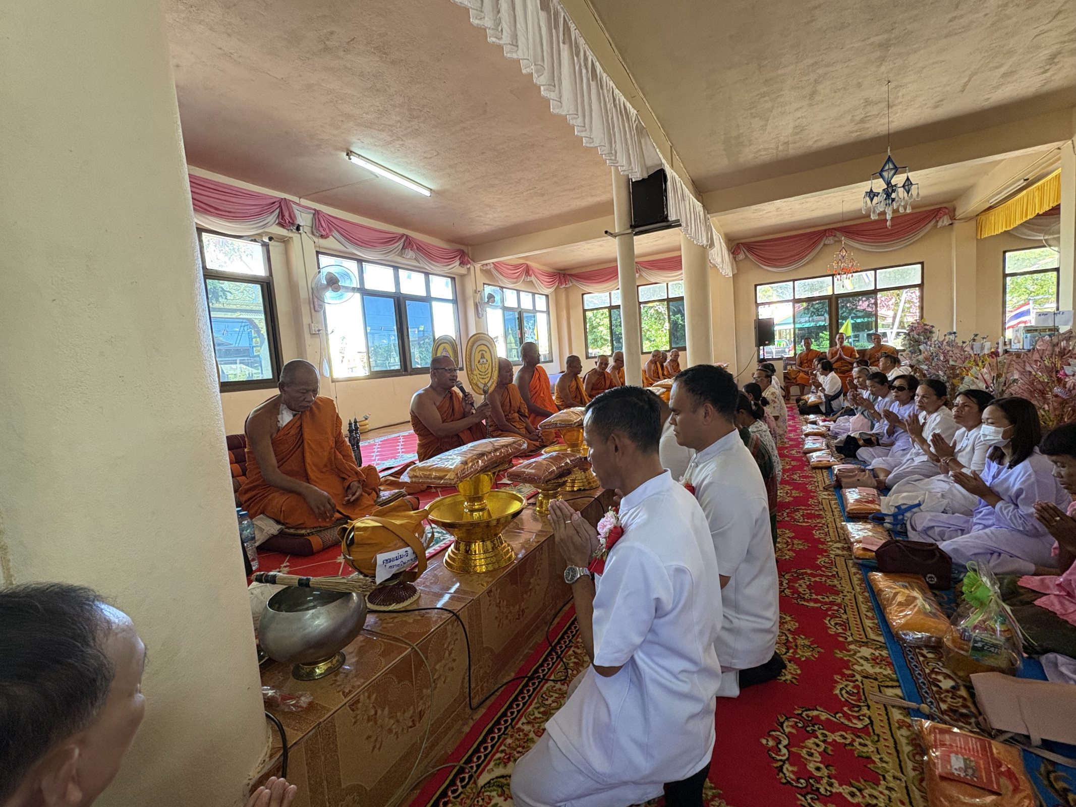 ภาพร่วมพิธีกรรมวัดบ้านสบาย