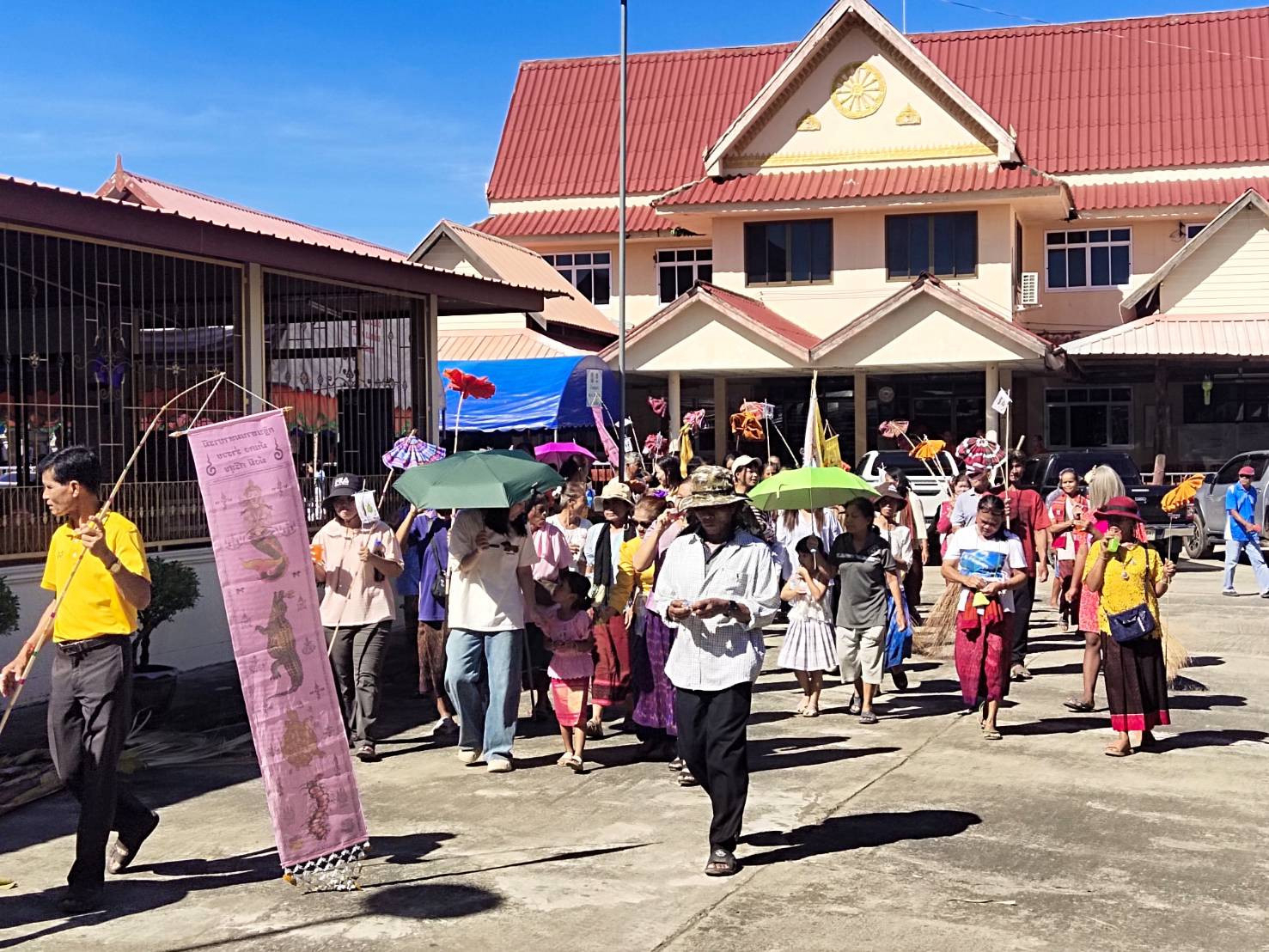 ภาพร่วมขบวนกฐินวัดละเอาะ