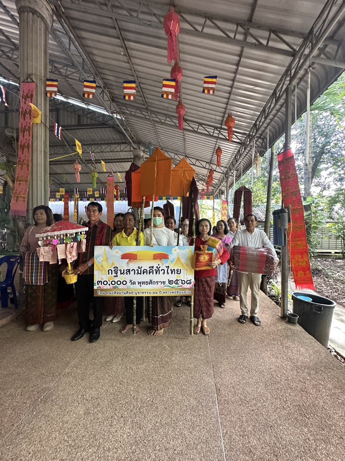 ภาพร่วมขบวนกฐินวัดศรีห้วยทับทัน