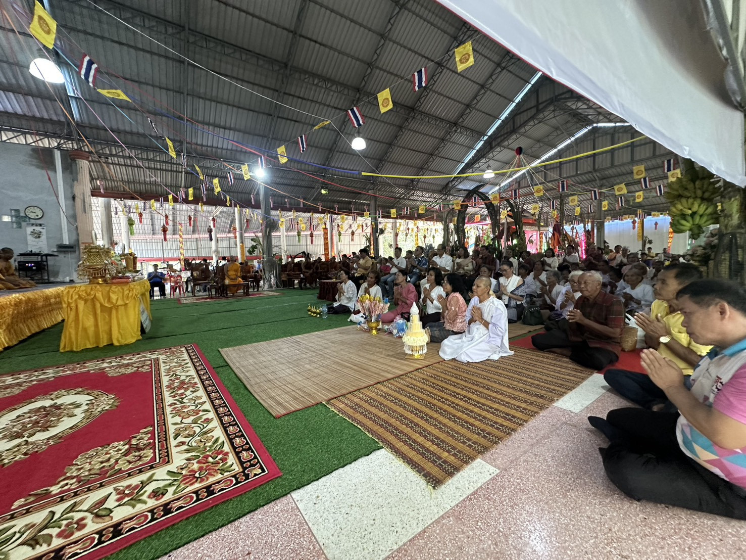 ภาพร่วมพิธีกรรมวัดศรีห้วยทับทัน