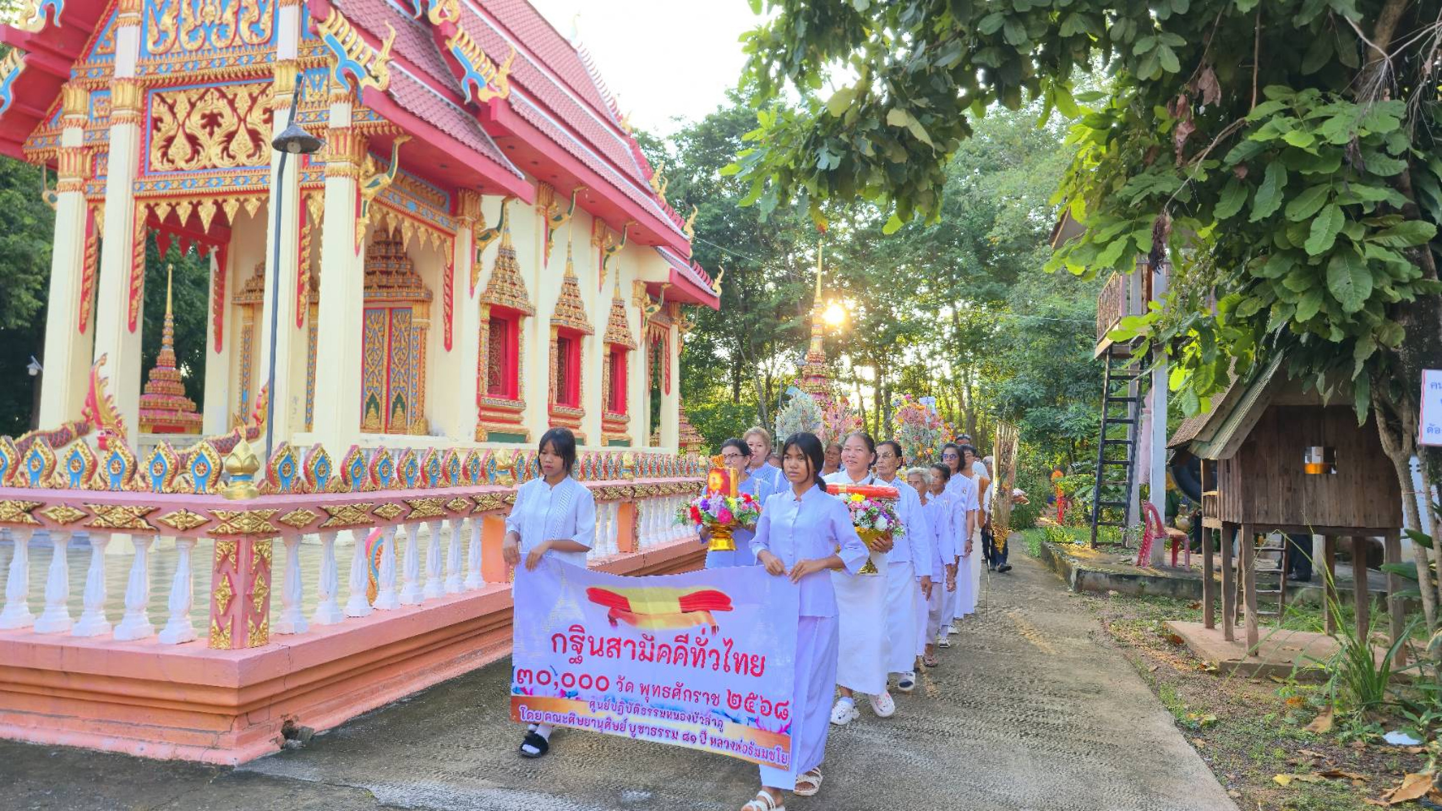 ภาพร่วมขบวนกฐินวัดศรีบุญเรือง