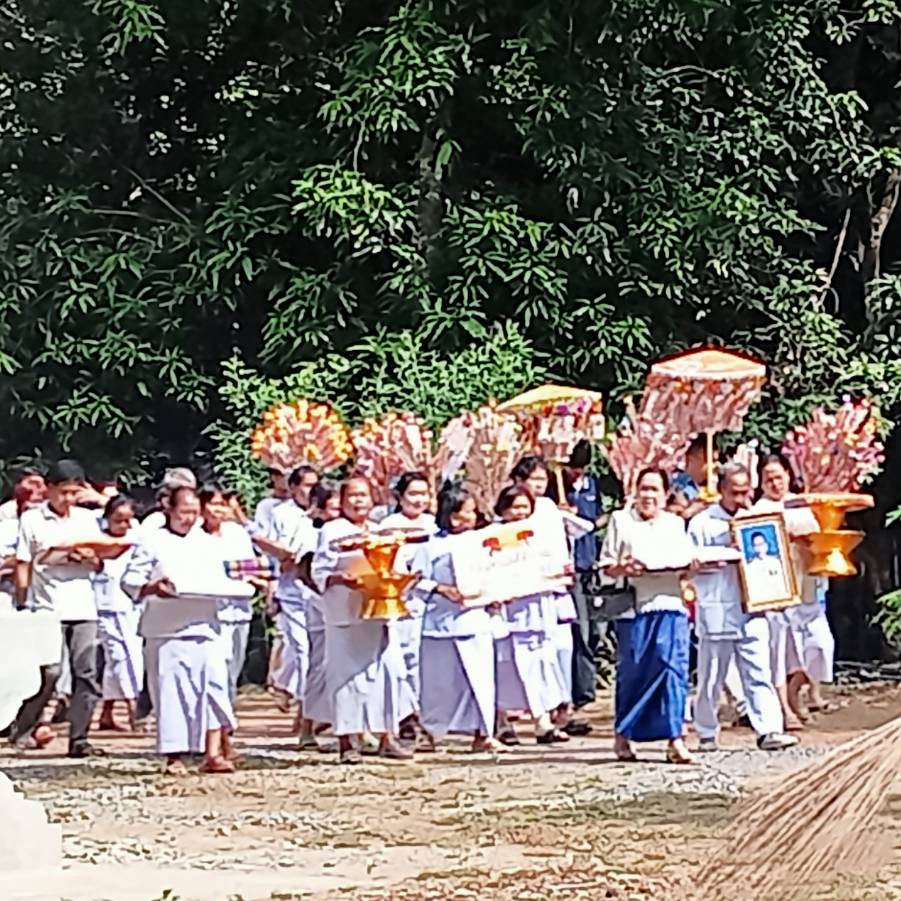 ภาพร่วมขบวนกฐินวัดกุดฮูอรุณรังษี