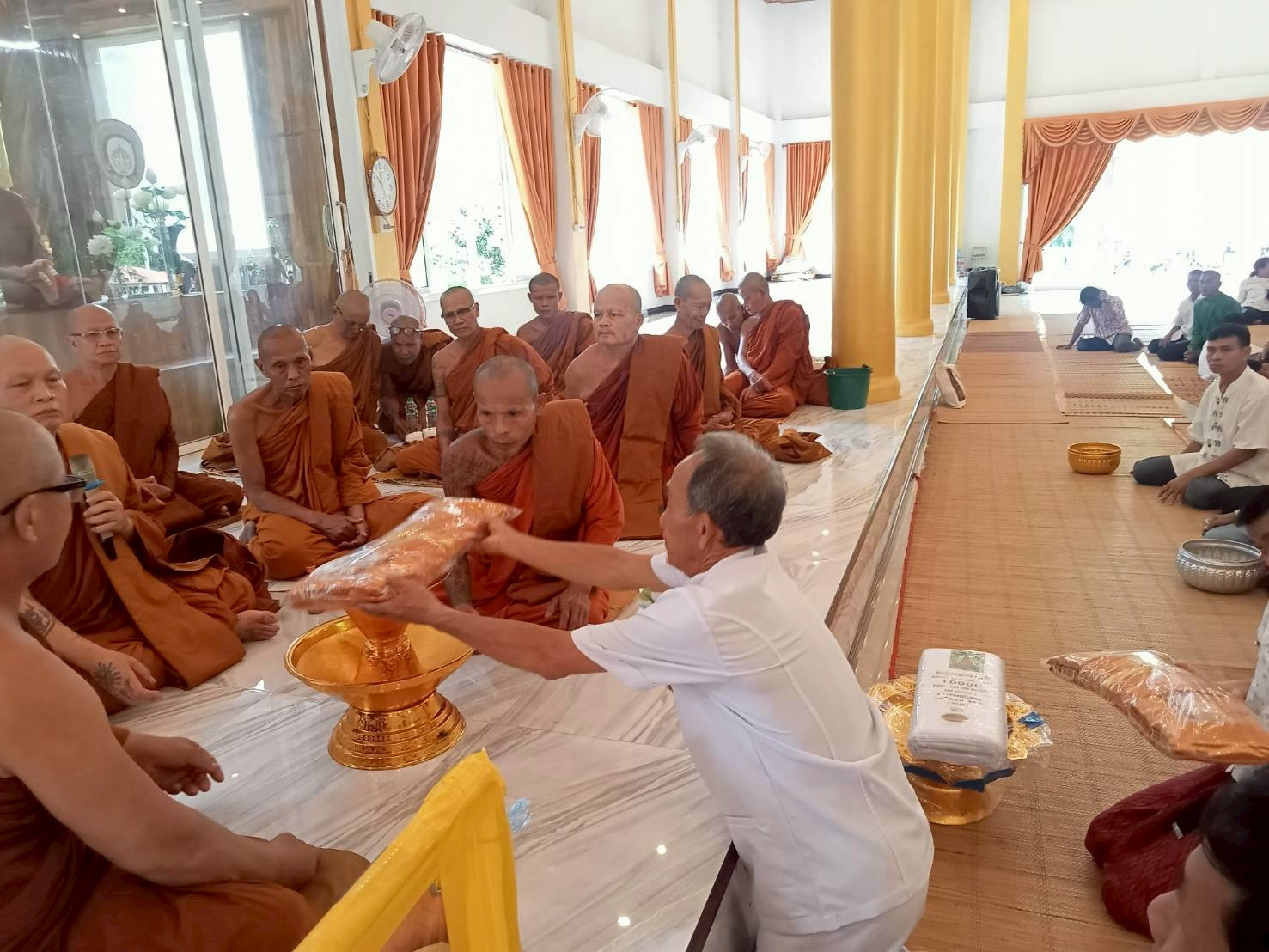 ภาพร่วมพิธีกรรมวัดกุดฮูอรุณรังษี