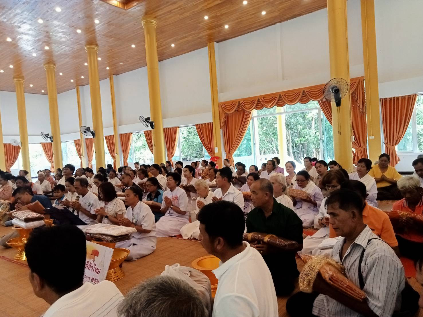 ภาพร่วมพิธีกรรมวัดกุดฮูอรุณรังษี