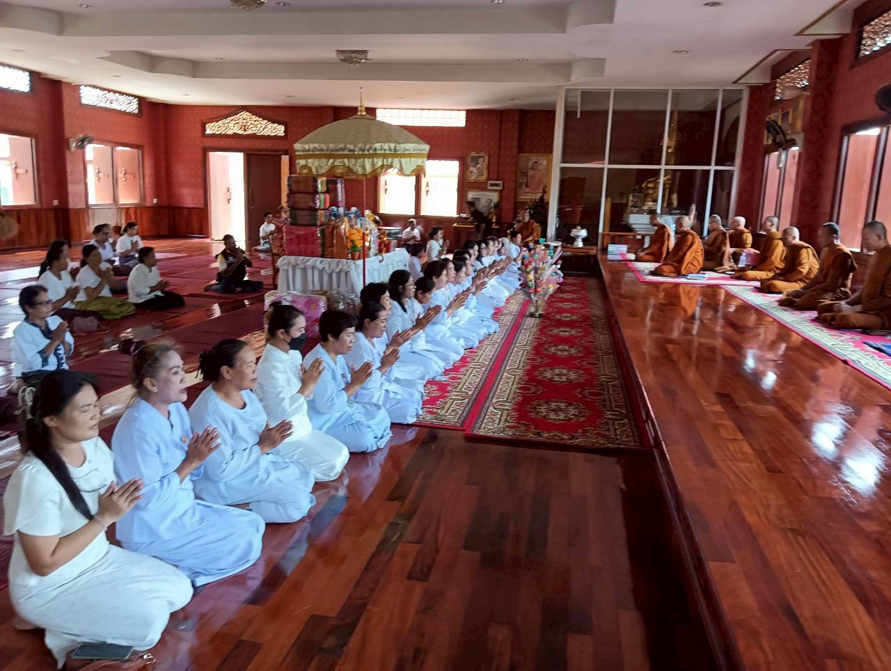 ภาพร่วมพิธีกรรมวัดสระปทุมทอง