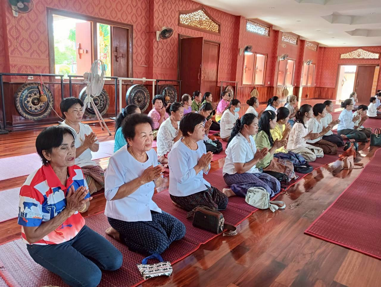 ภาพร่วมพิธีกรรมวัดสระปทุมทอง