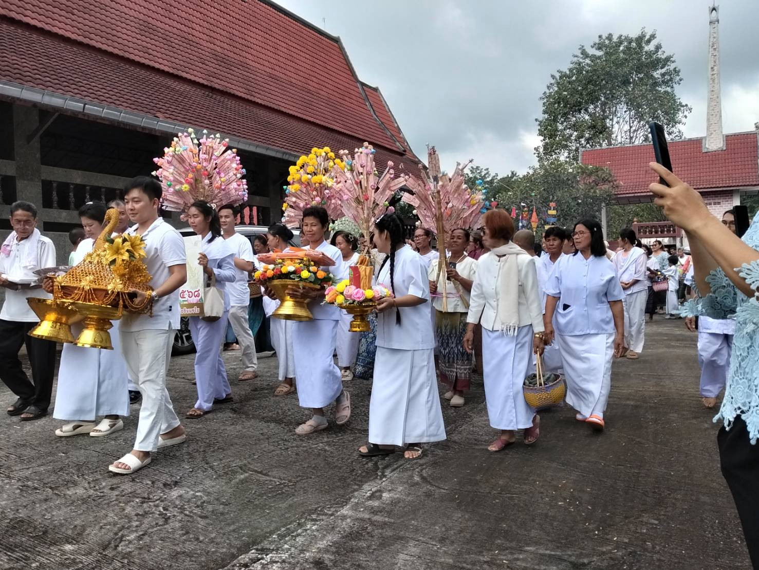 ภาพร่วมขบวนกฐินวัดป่าภูดิน