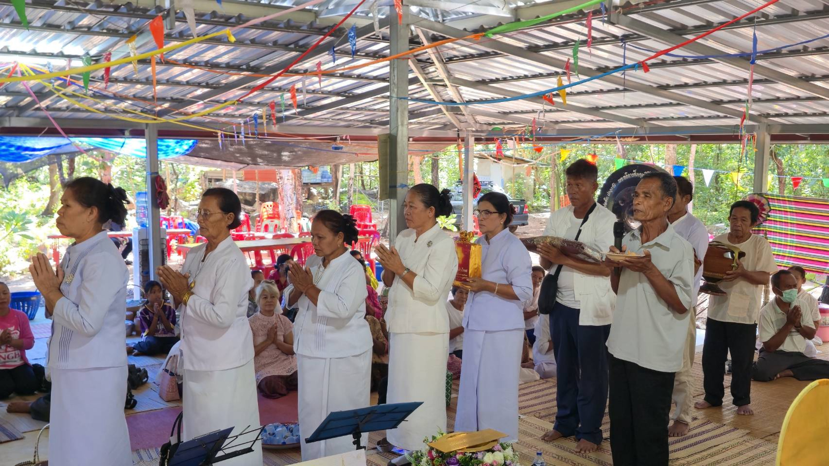 ภาพร่วมพิธีกรรมวัดสว่างธรรมบรรดาร