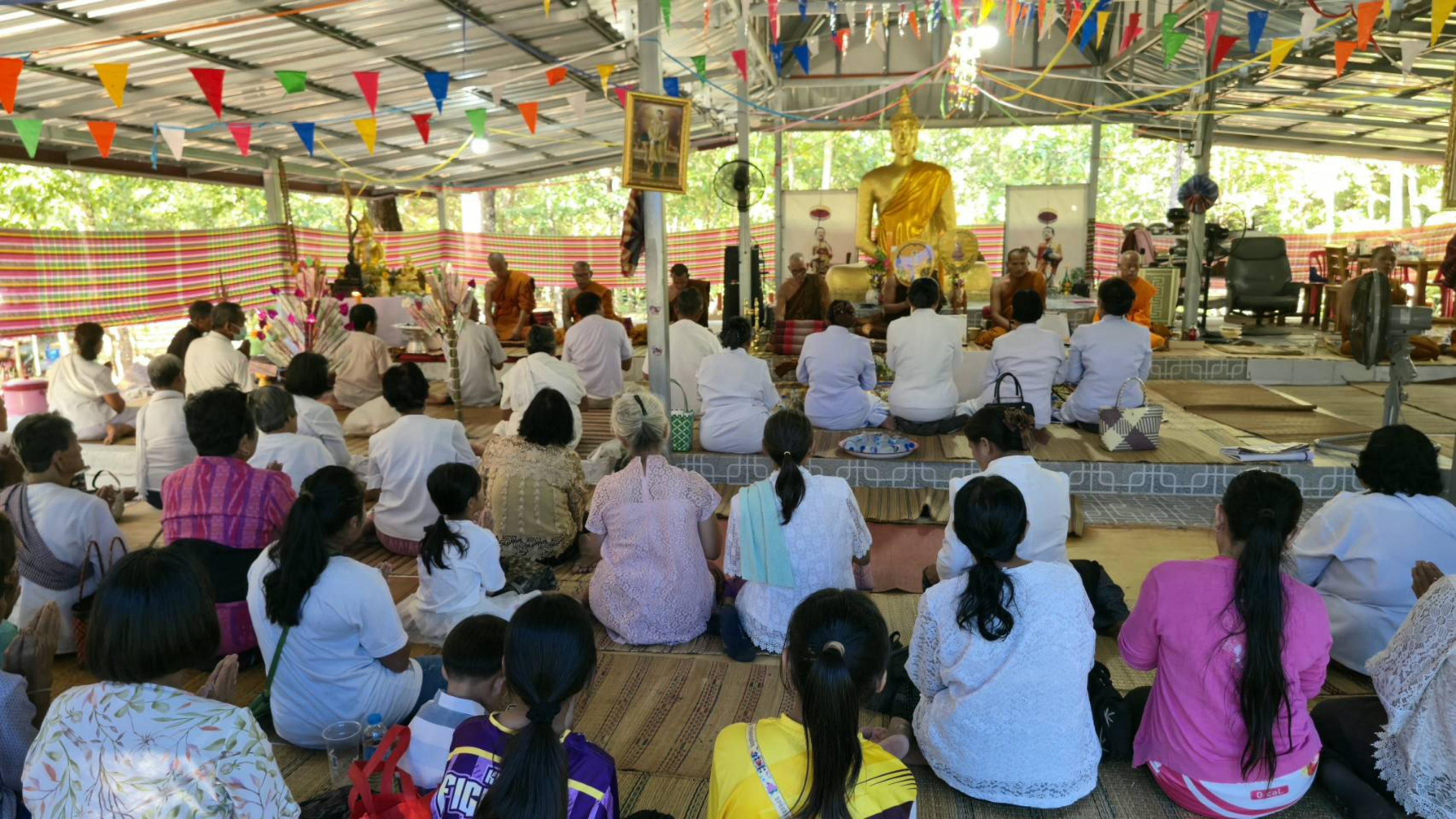 ภาพร่วมพิธีกรรมวัดสว่างธรรมบรรดาร