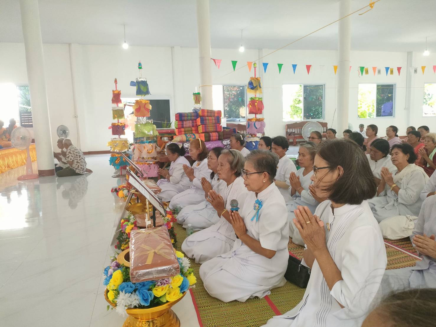 ภาพร่วมพิธีกรรมวัดพิชัยวิเวก