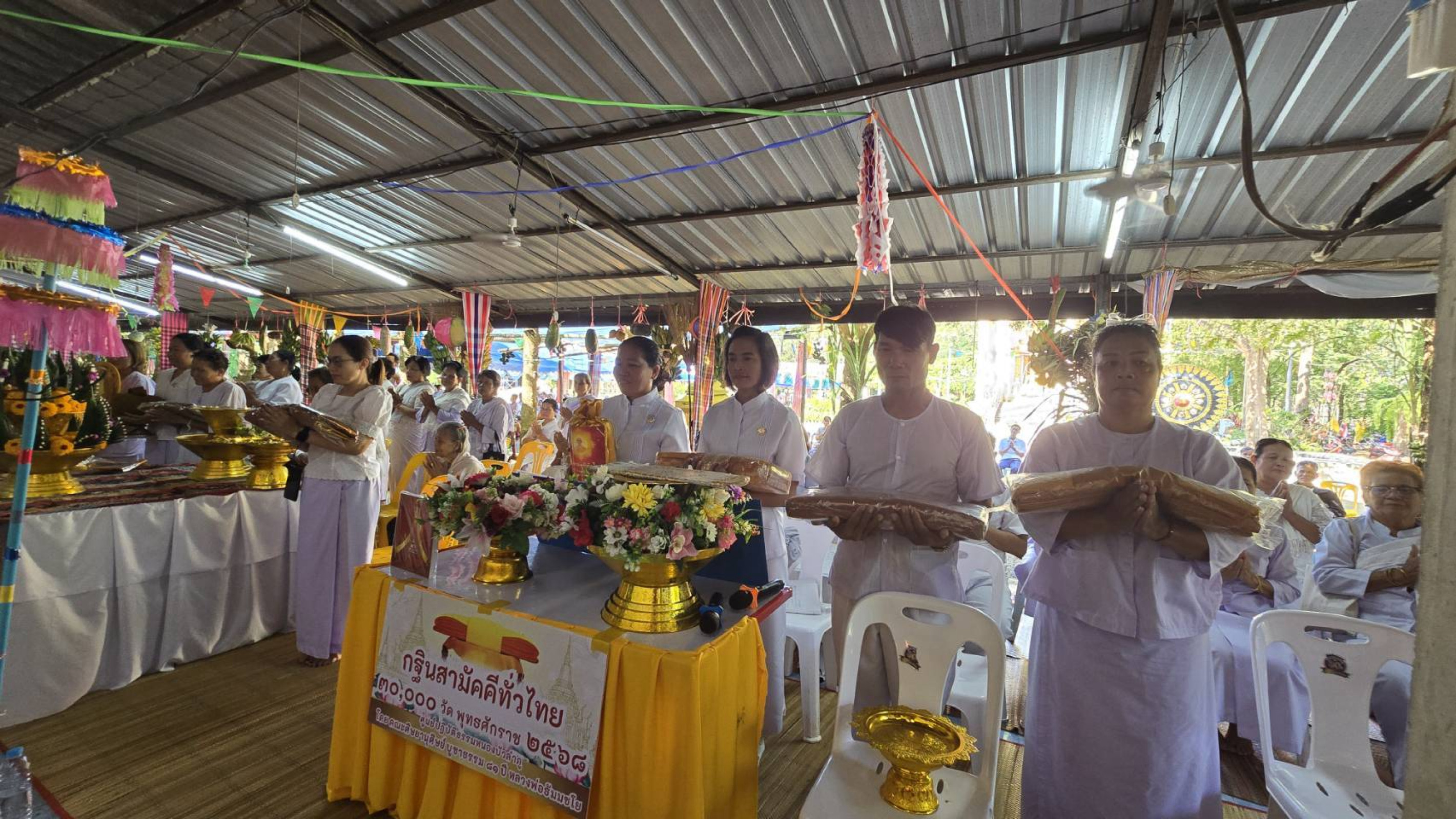 ภาพร่วมพิธีกรรมวัดสว่างสุทธาราม