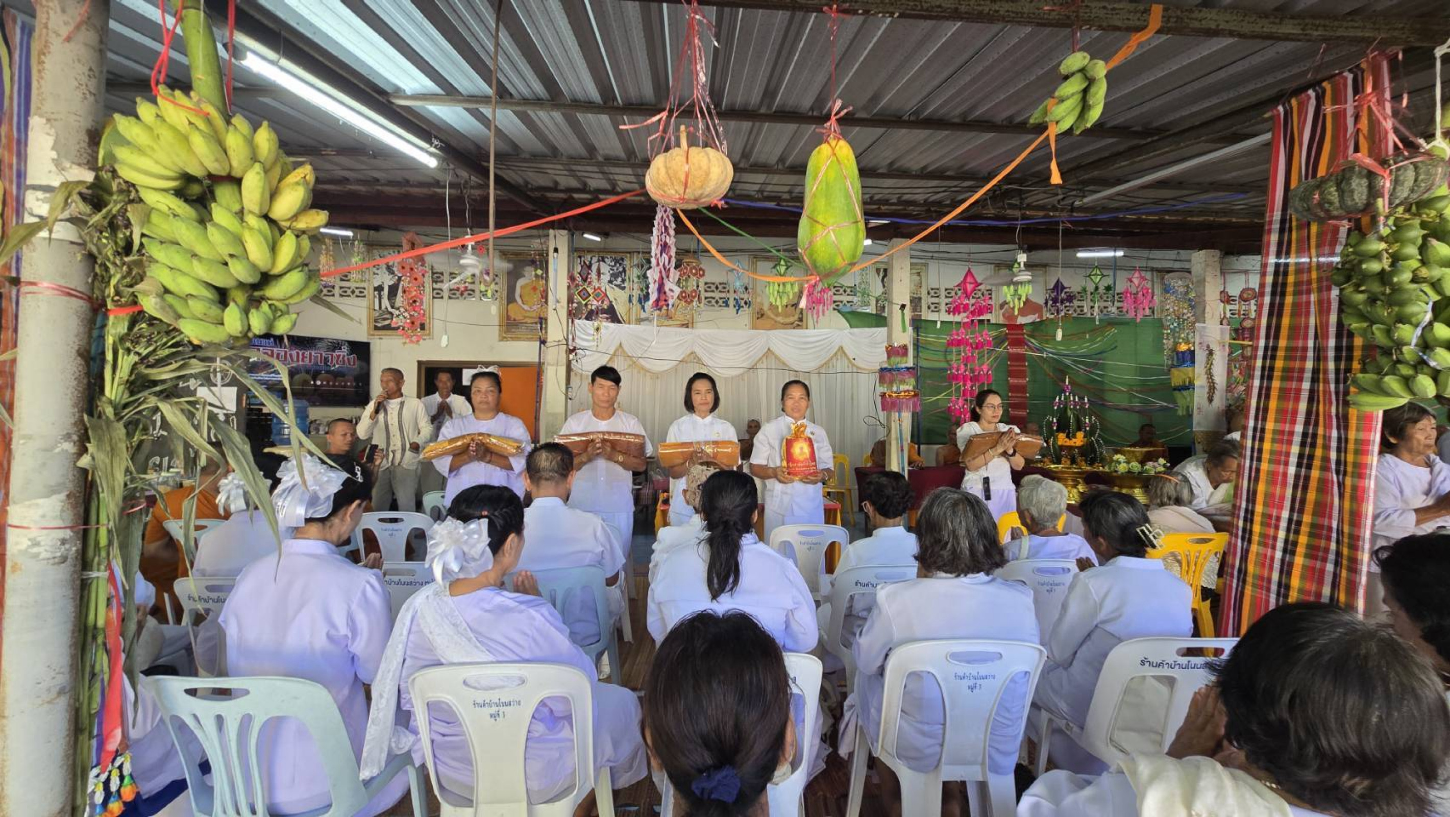 ภาพร่วมพิธีกรรมวัดสว่างสุทธาราม