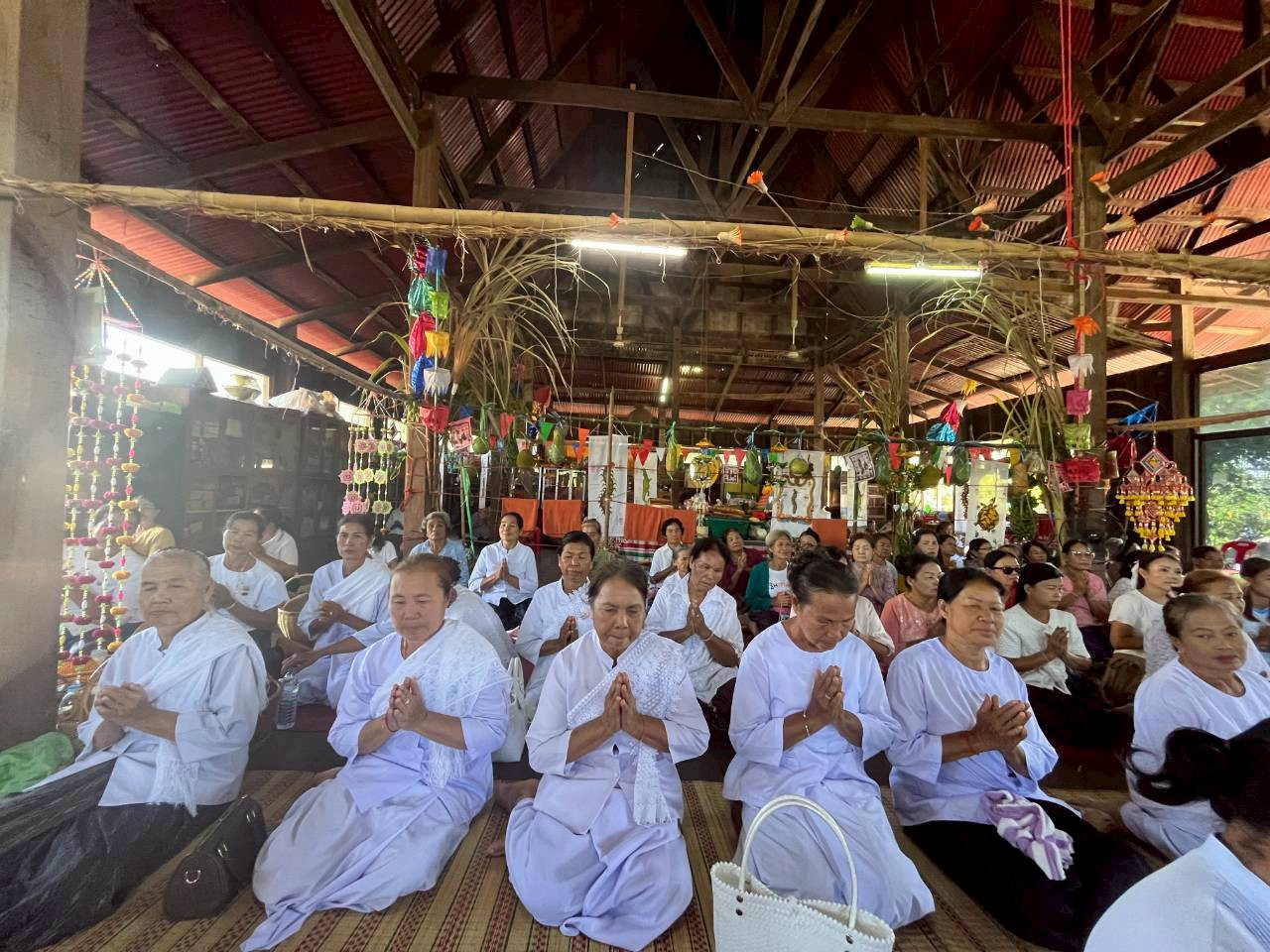 ภาพร่วมพิธีกรรมวัดศรีชมชื่น