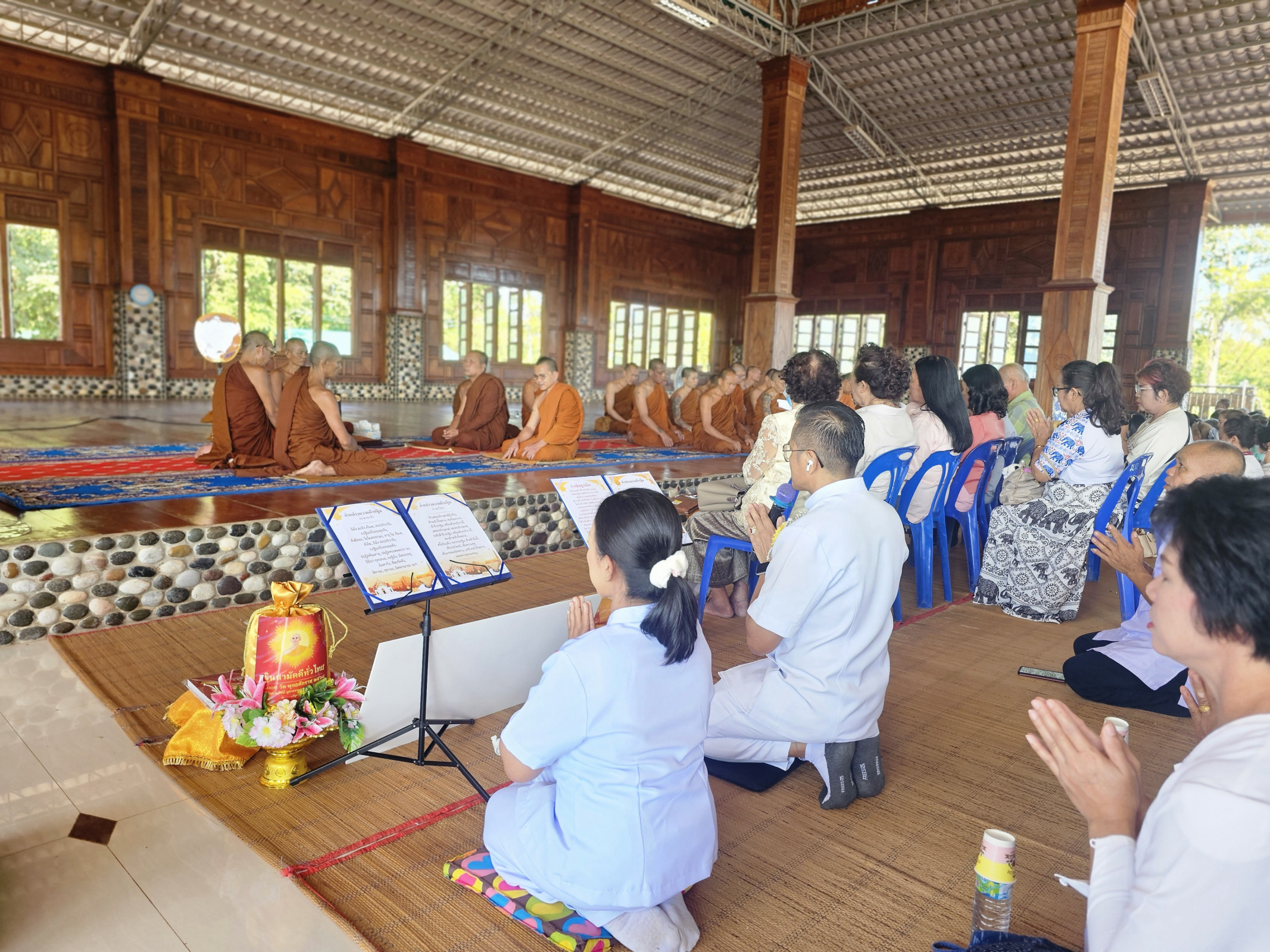 ภาพร่วมพิธีกรรมวัดร่องน้ำใส