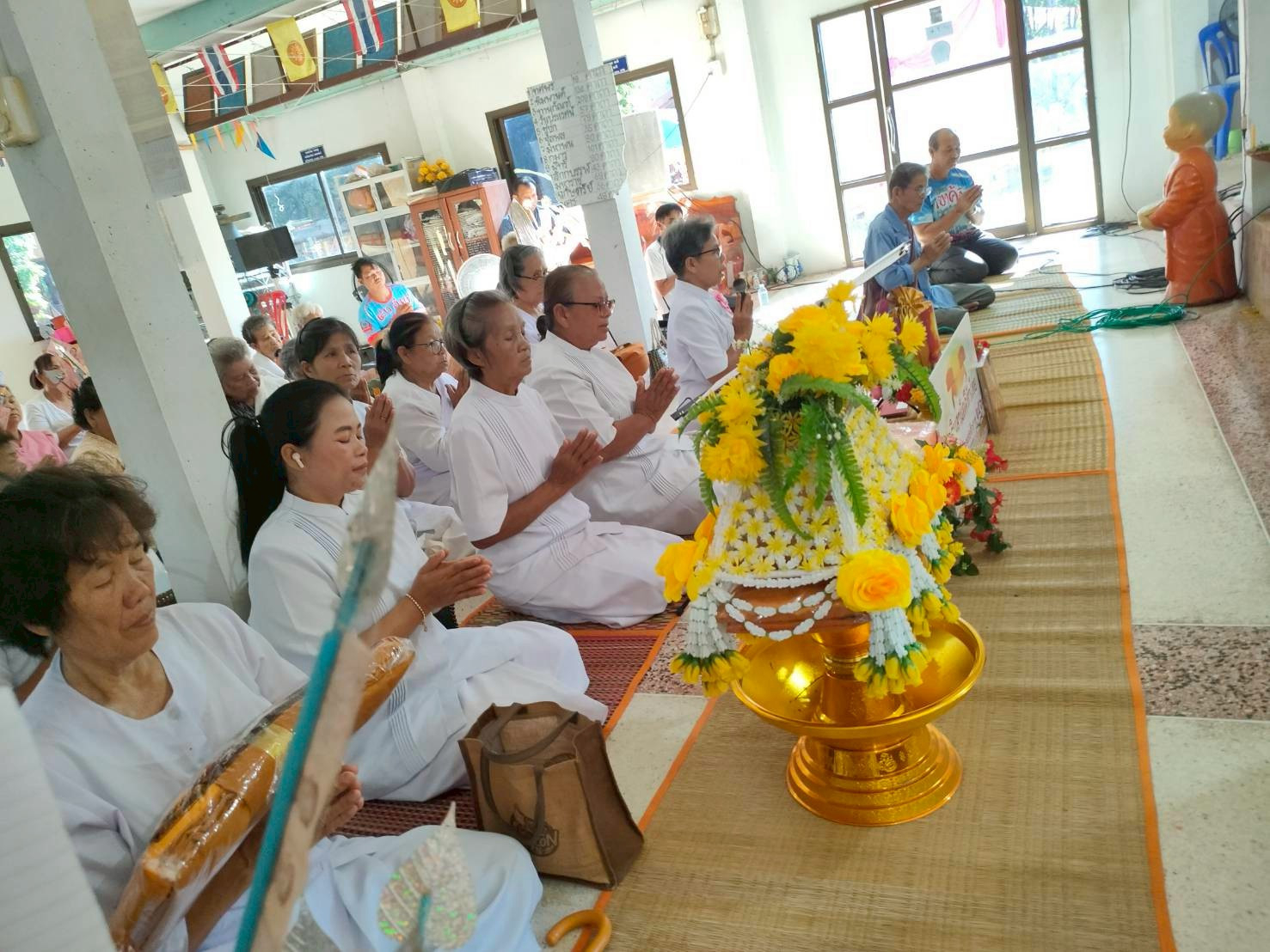 ภาพร่วมพิธีกรรมวัดโพธิ์ชัยสะอาด