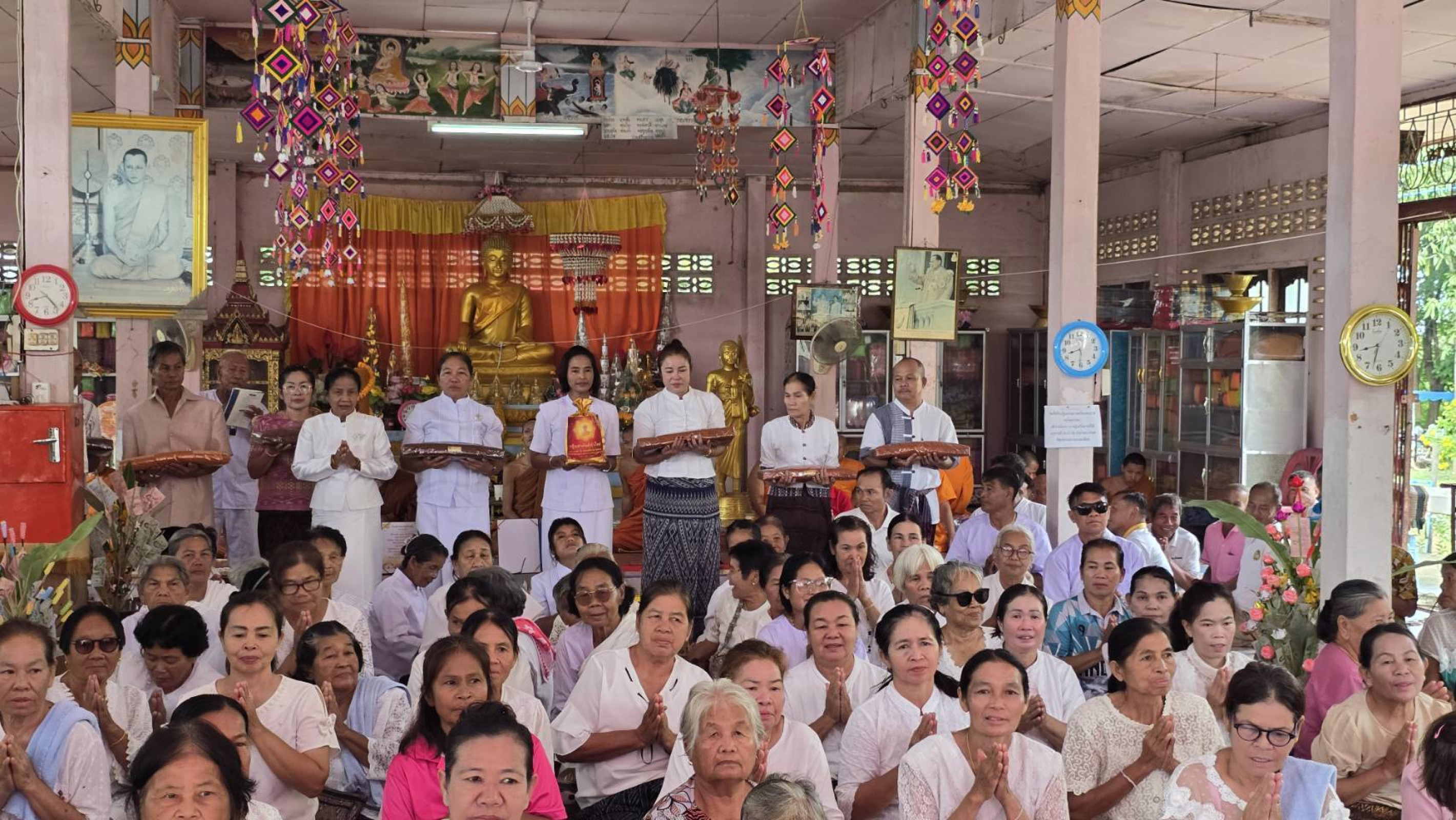 ภาพร่วมพิธีกรรมวัดจอมมณี