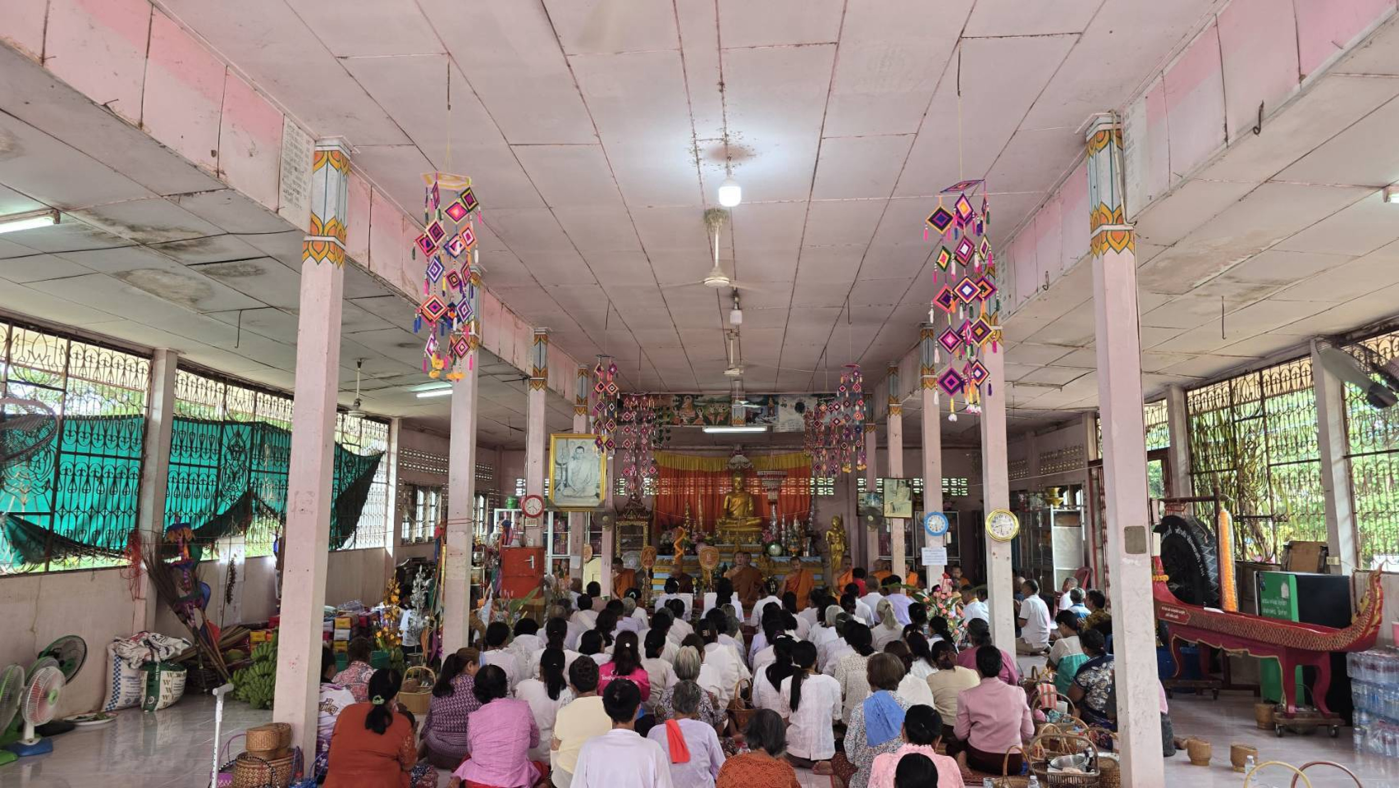 ภาพร่วมพิธีกรรมวัดจอมมณี