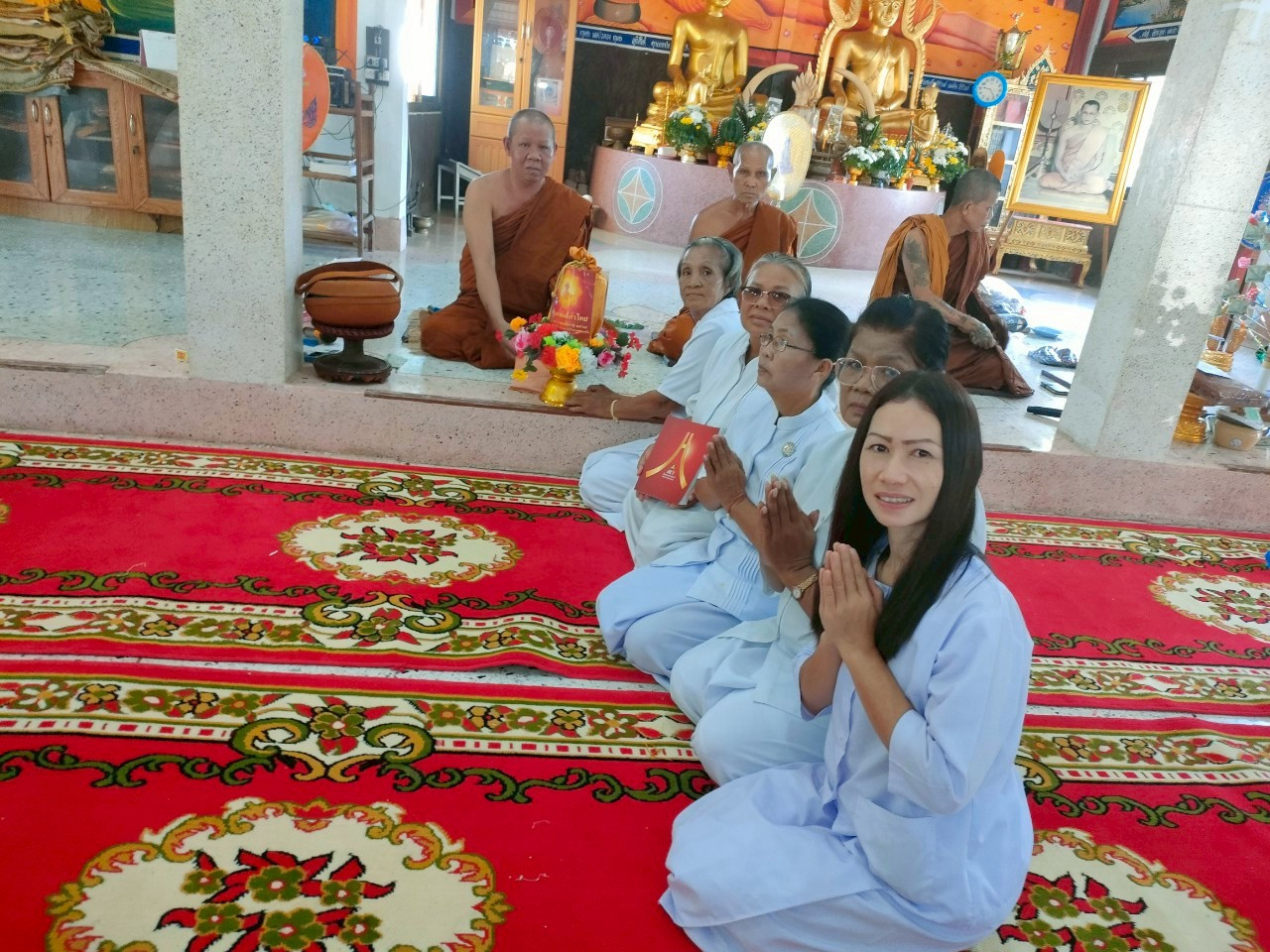 ภาพการถวายปัจจัยวัดทุ่งสว่างราษฎร์บำรุง