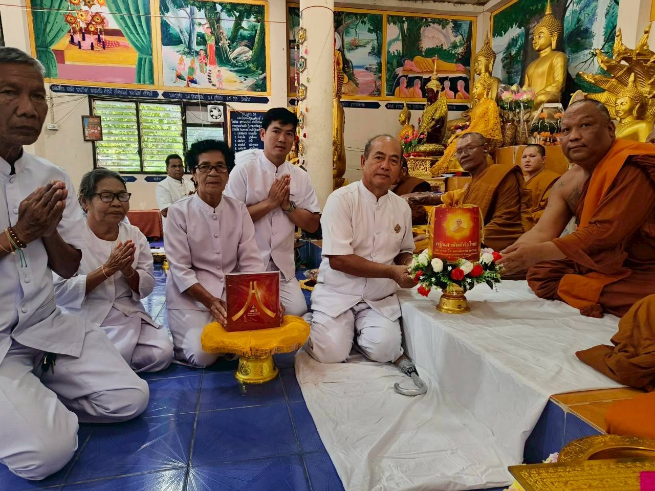ภาพการถวายปัจจัยวัดป่าสันติการาม