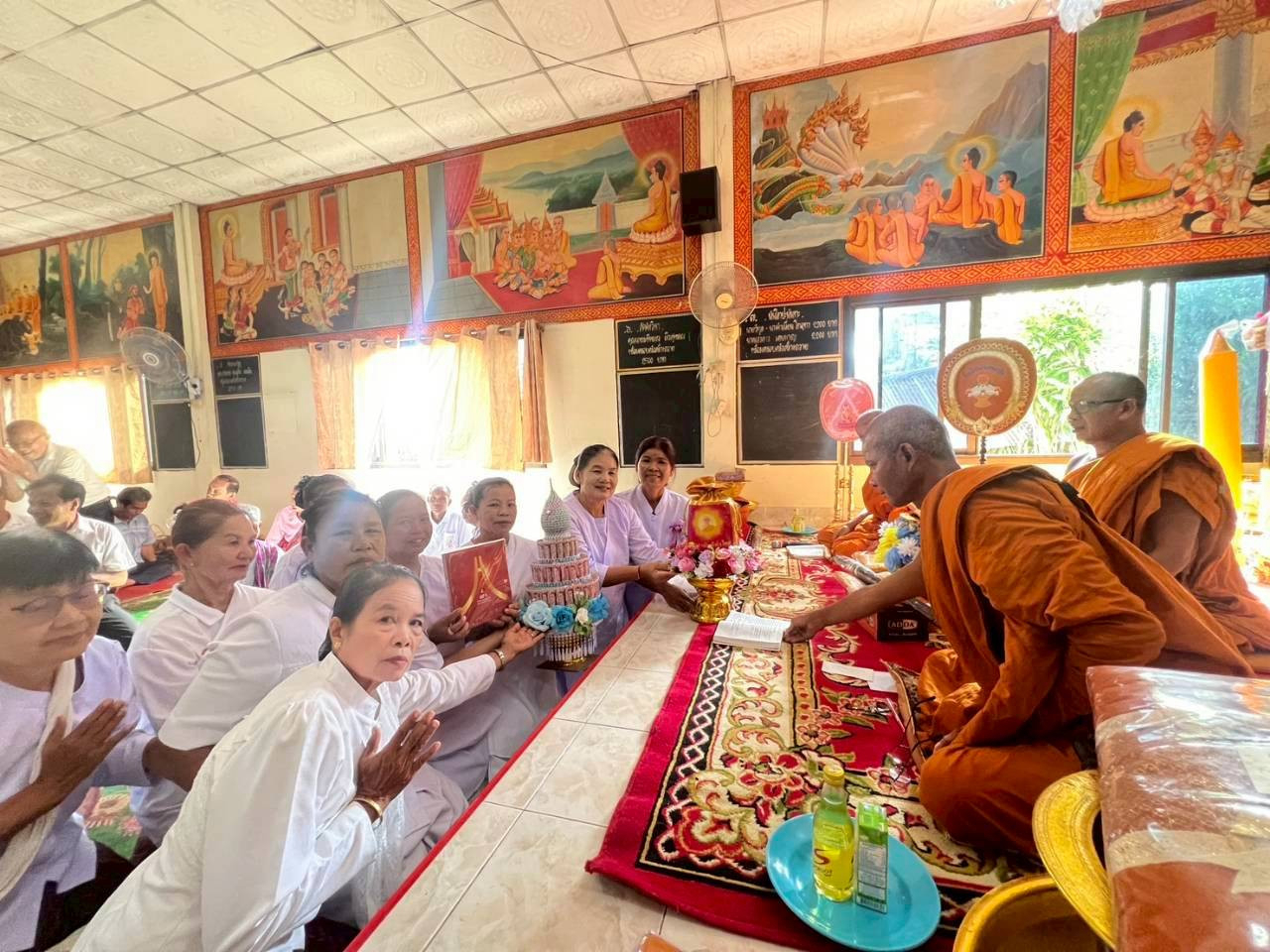 ภาพการถวายปัจจัยวัดป่าสามัคคีวนาราม